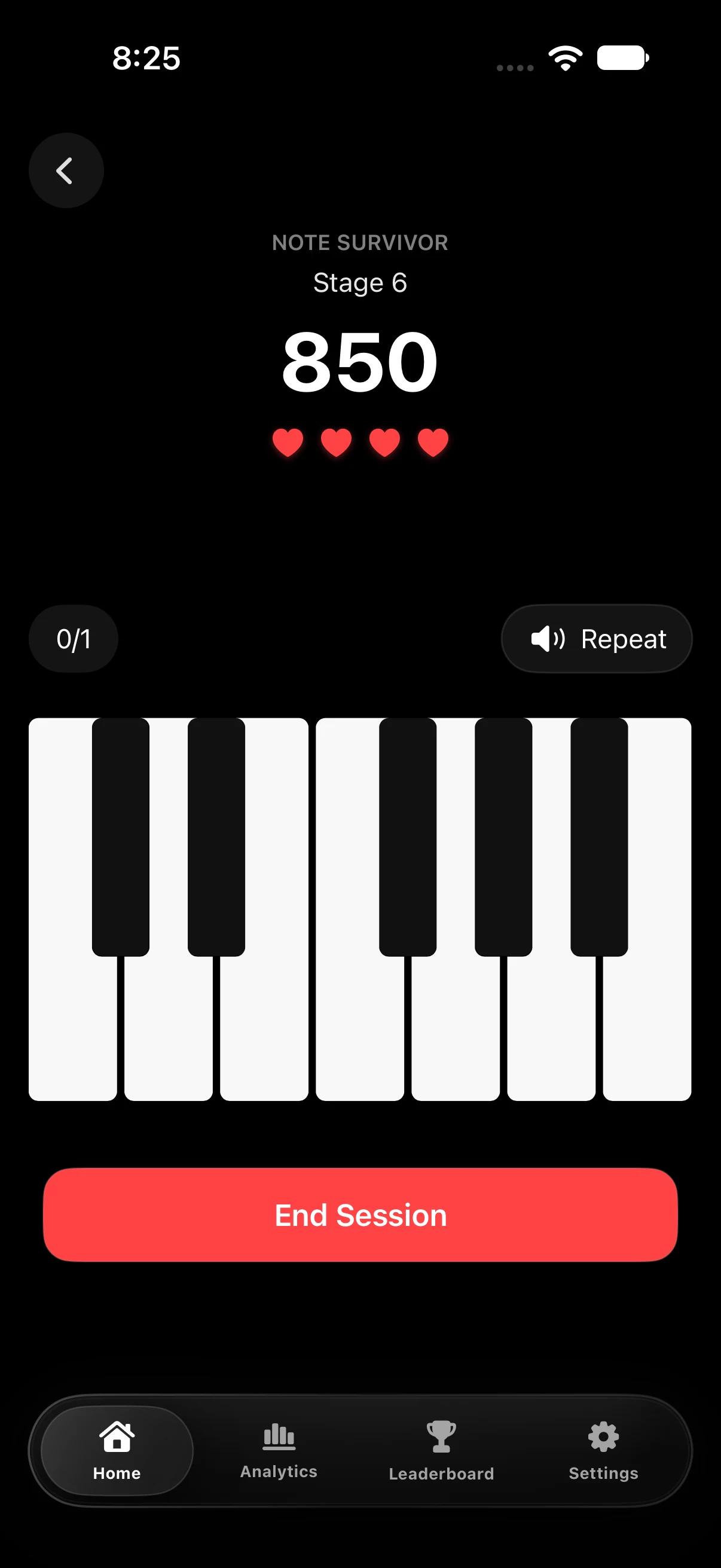 Note Survivor at stage 6 with 850 points, four hearts and a piano keyboard